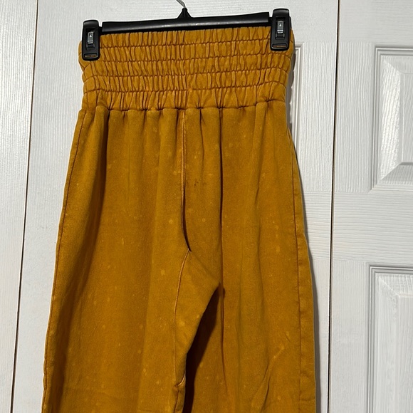Mustard Urban Outfitters Puffy Pants with light bleach spots. - Picture 8 of 9